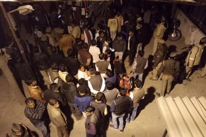 Clash between SP candidate and BJP MP supporters in kakori in Lucknow.