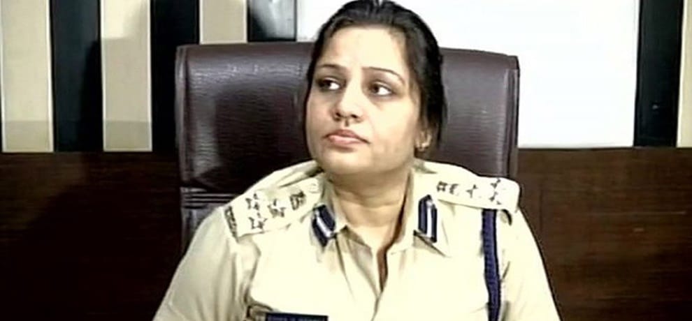 IPS D roopa sued for 20 crore by former top boss exposed Sasikala prison treatment