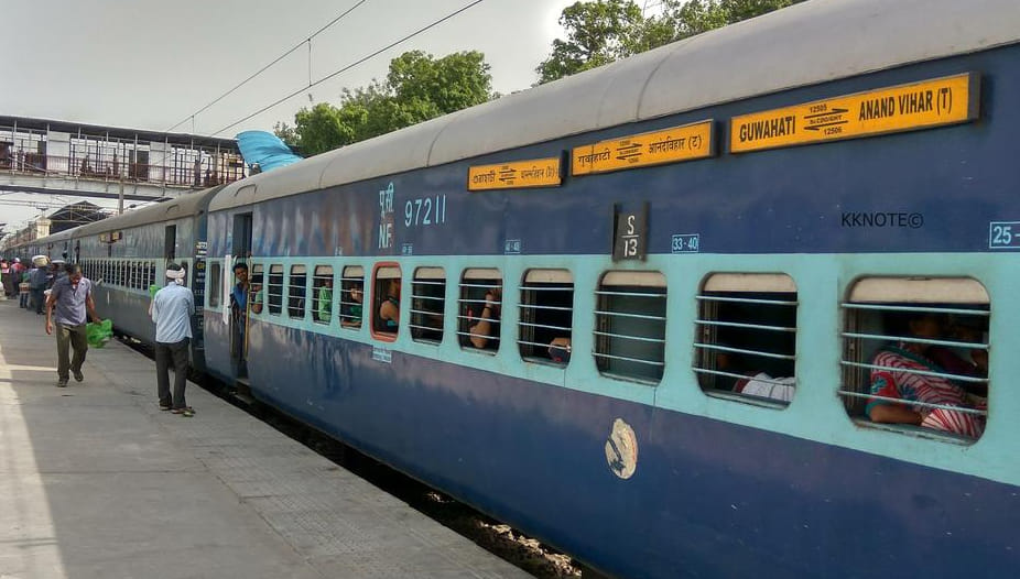 twelv train are cancelled because of fog by indian railways