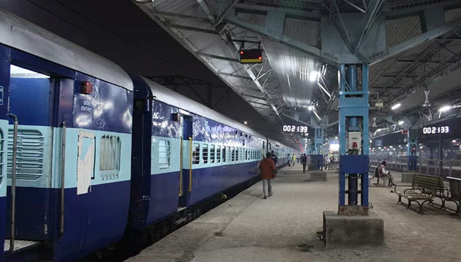 twelv train are cancelled because of fog by indian railways