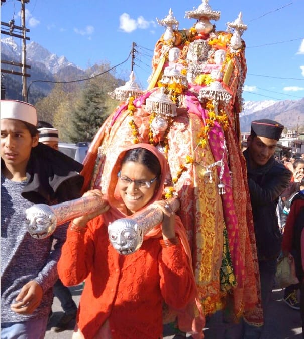 महिलाओं के रथ उठाते ही जोगणियों ने छोड़ी नागकन्या