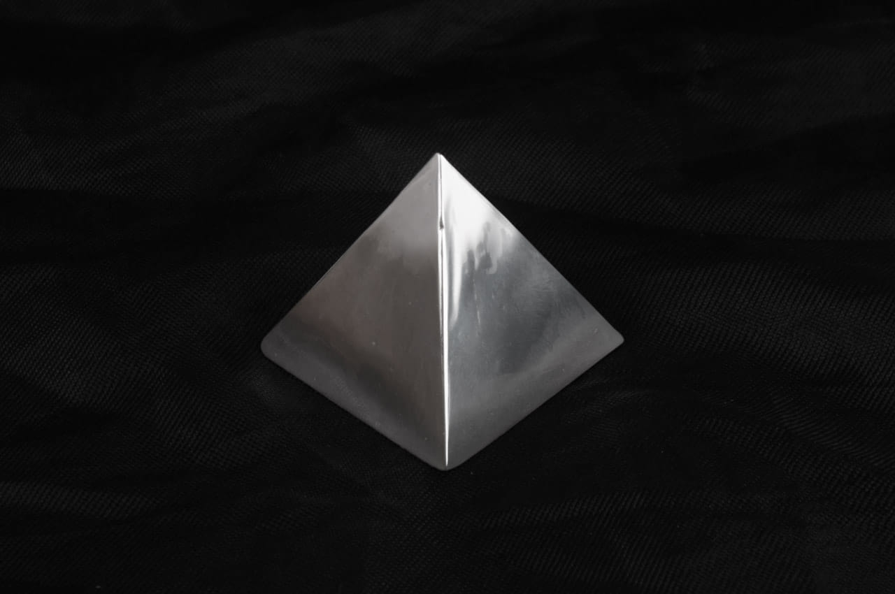 according to vastu keep these yantra at home for avoid problem