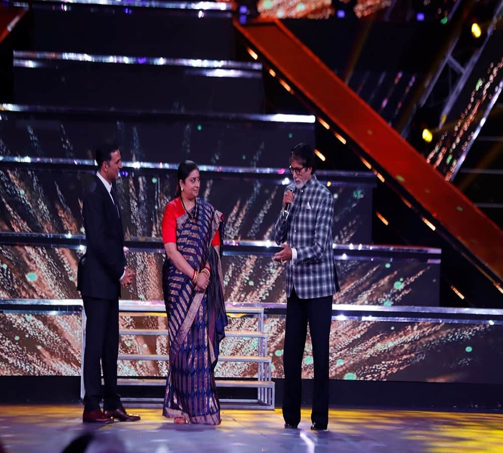 amitabh bachchan awarded as indian film personality of the year at iffi 2017
