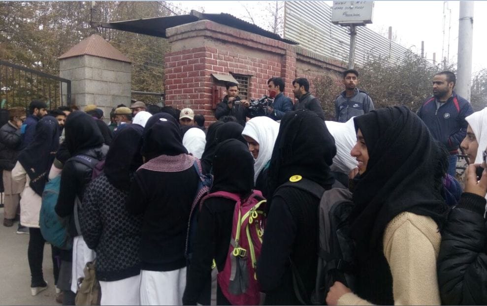 kashmiri students meets to dineshwar sharma in anantnag and apeal  for peace in kashmir