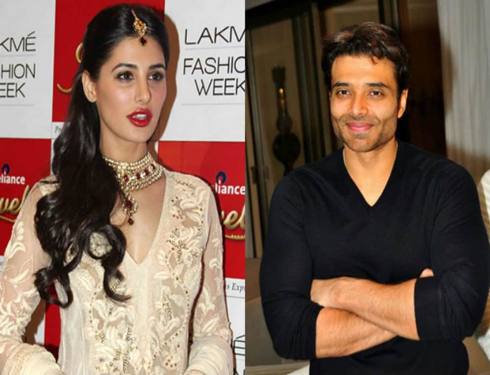 once agagin nargis fakhri and uday chopra part away video viral