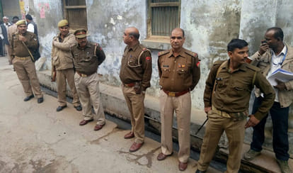 nikay chunav 2017: 6.27 voters casting their votes 