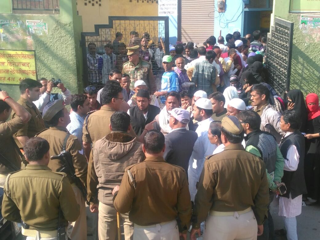 murder of woman dead body found inside the bed at Aligarh