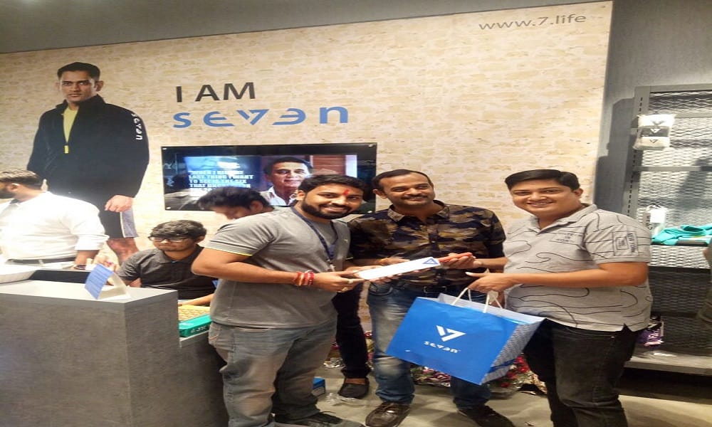 Kedar Jadhav inaugurates MS Dhoni store in Surat