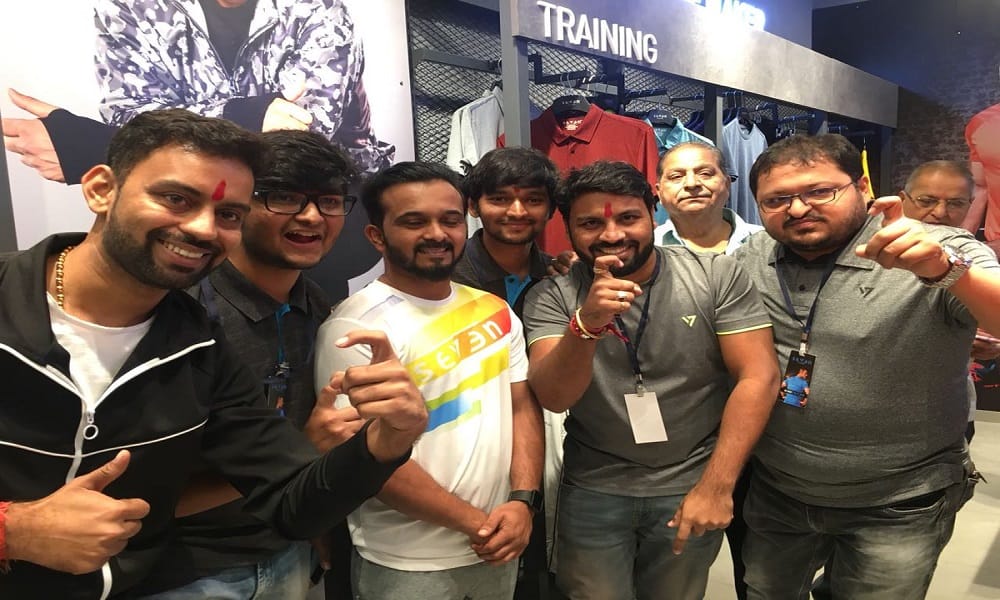 Kedar Jadhav inaugurates MS Dhoni store in Surat