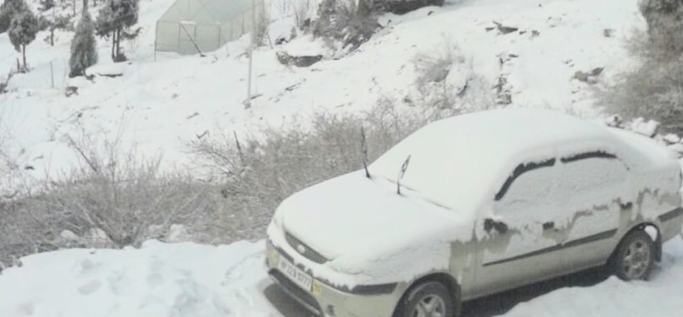 eight centimeter fresh snowfall recorded in lahaul valley