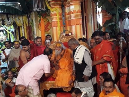 Swaroopanand Saraswati honoured for jyotishpeeth shankaracharya