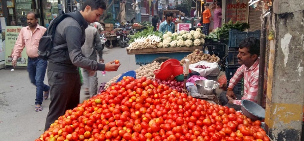 price hike of vegetables in delhi making common man life difficult 