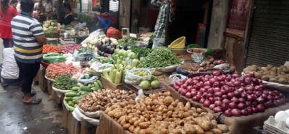 price hike of vegetables in delhi making common man life difficult 