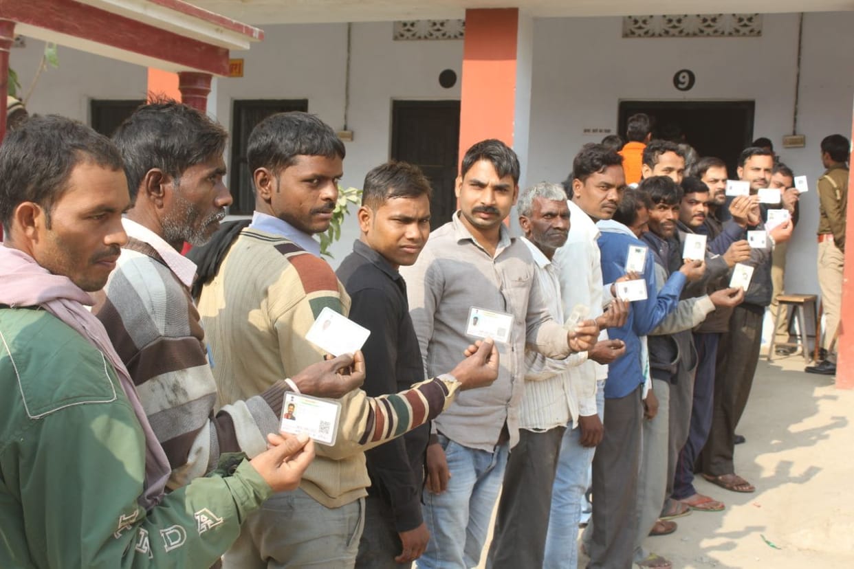 link your aadhaar card easily with voter id in four ways 