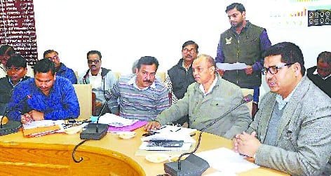‘नाकारा कर्मचारियों पर तुरंत की जाए कार्रवाई’