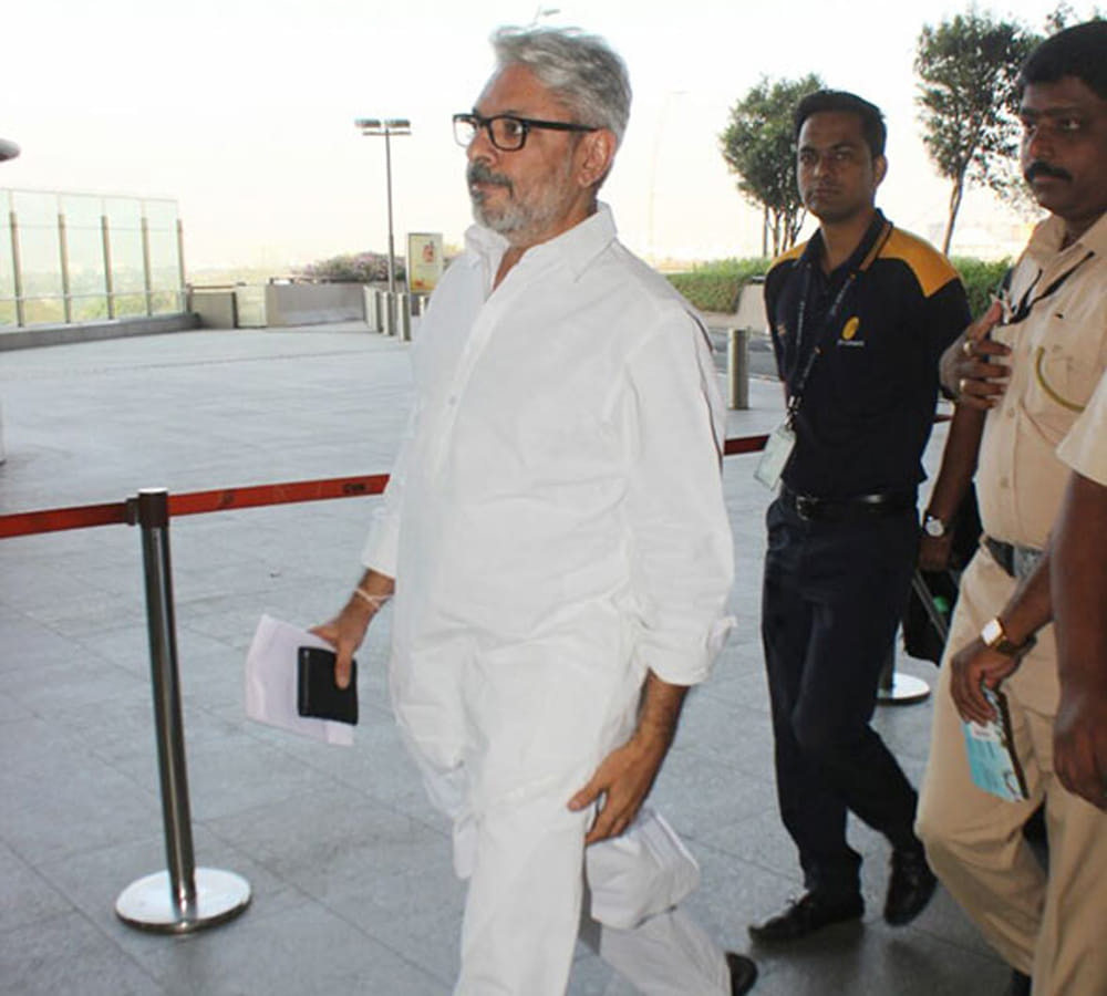 sanjay leela bhansali spoted at mumbai airport with tensed face