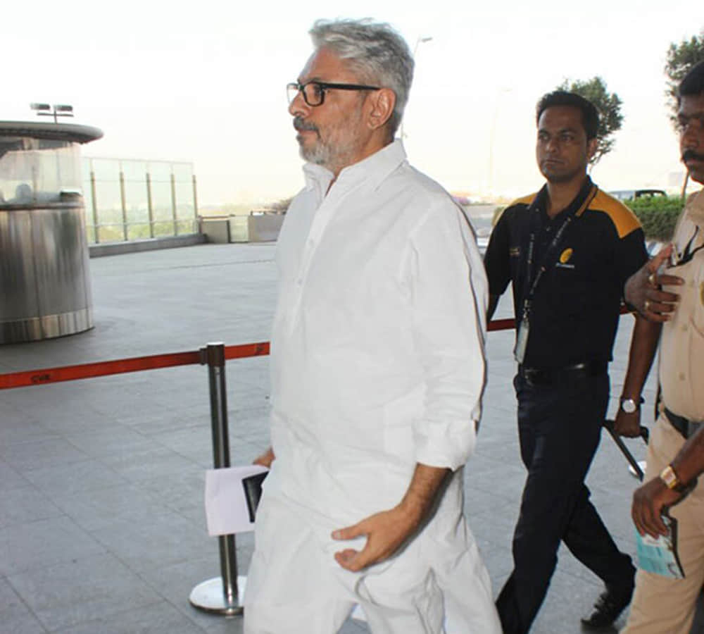 sanjay leela bhansali spoted at mumbai airport with tensed face