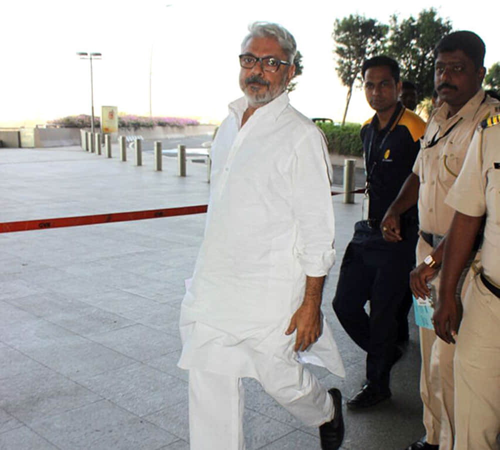 sanjay leela bhansali spoted at mumbai airport with tensed face