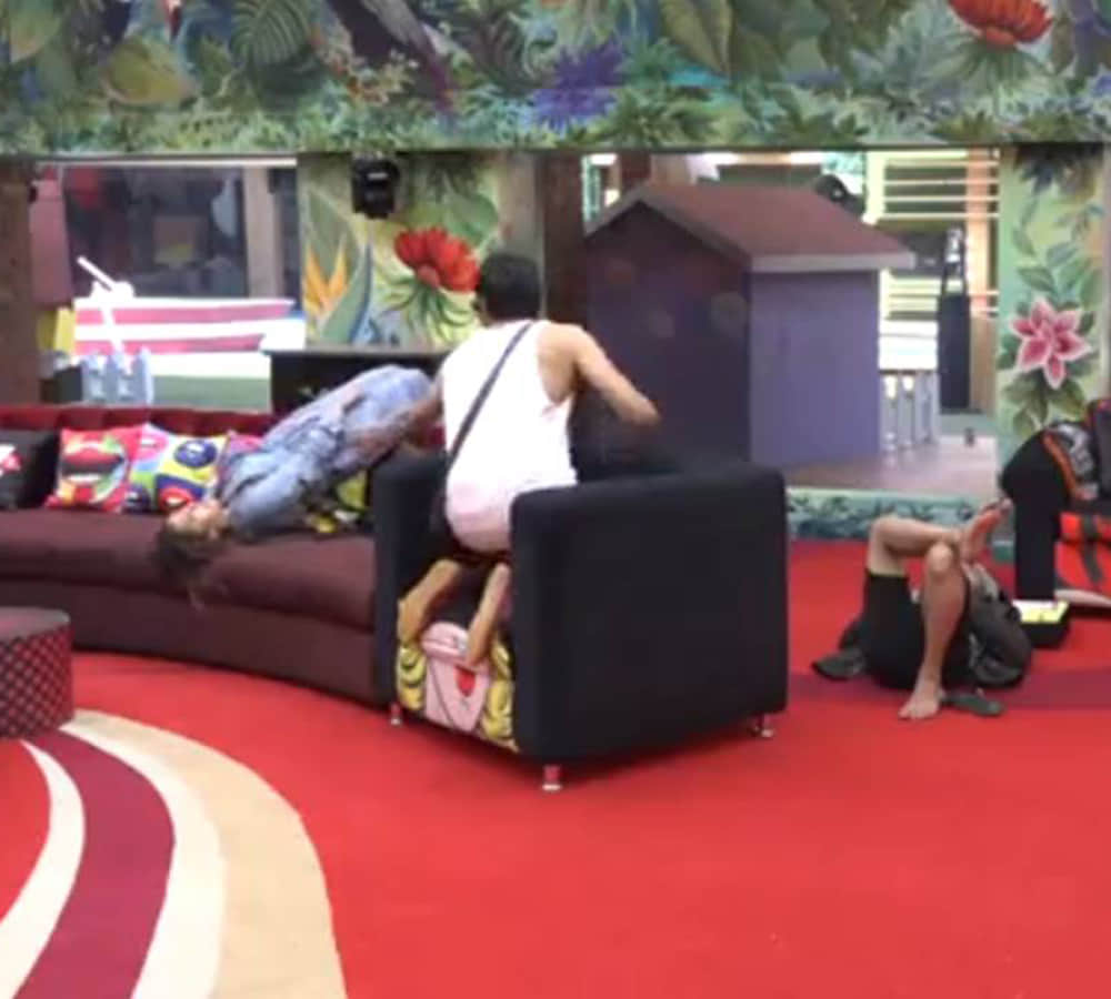 Priyanka Chopra to Shilpa Shinde 5 Bollywood actress shocking Oops moment