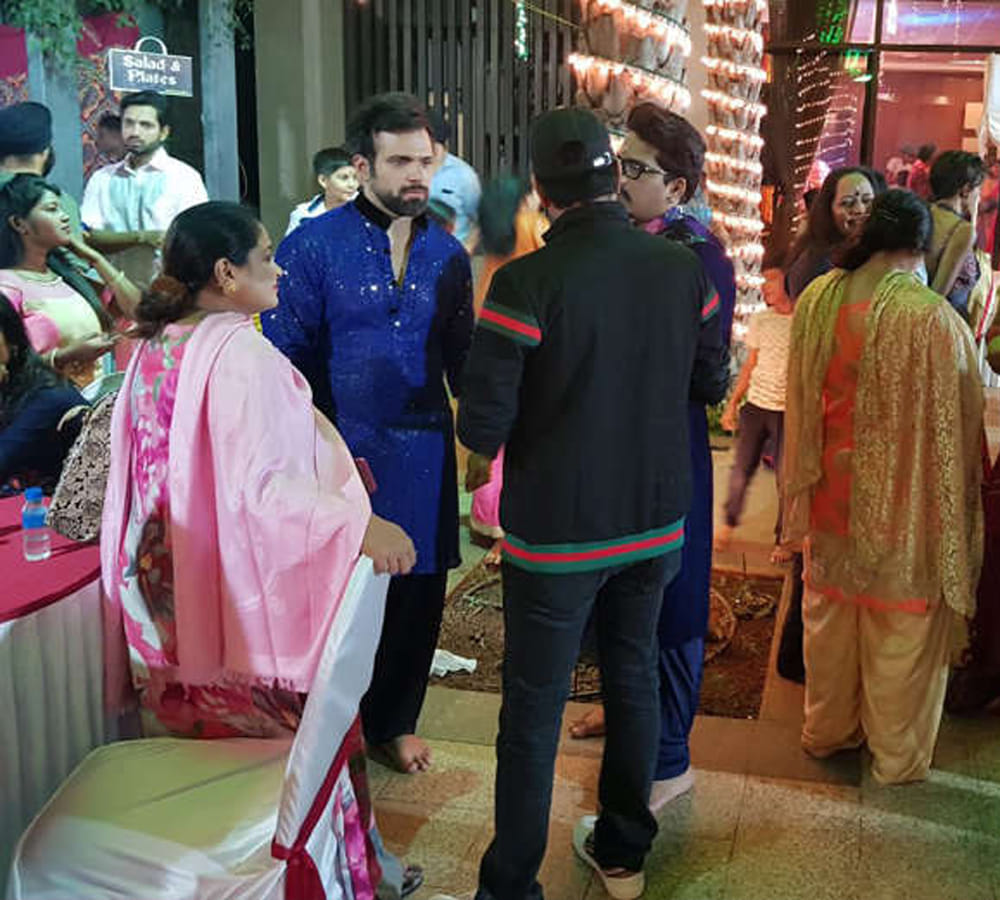 Bharti Singh and her fiancee Haarsh Limbachiyaa enjoyed Mata Ki Chowki at home