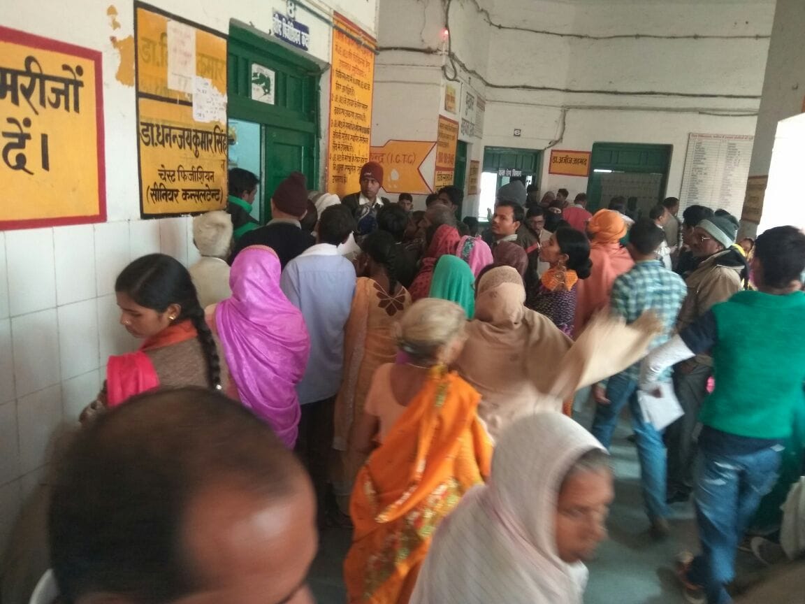 ओपीडी में समय से नहीं बैठ रहे डॉक्टर, मरीज हलकान
