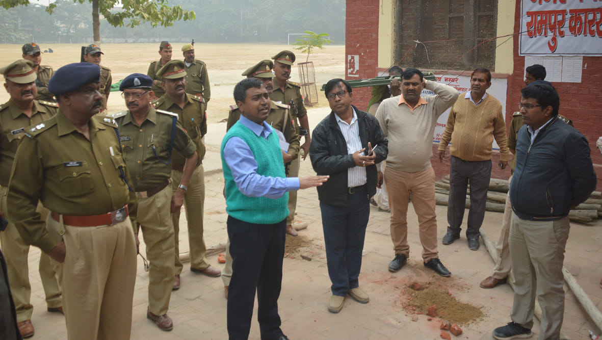 मतगणना स्थल की अधूरी तैयारी देख विफरे डीएम
