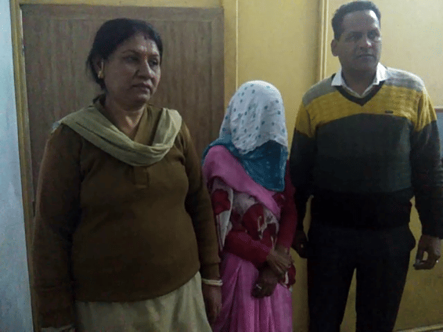 police caught a minor girl with her mother in ajmer