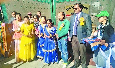 हर्षित, अवंतिका बेस्ट छात्र चुने
