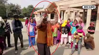 A young man in Baghpat tried to burn himself with kerosene oil 