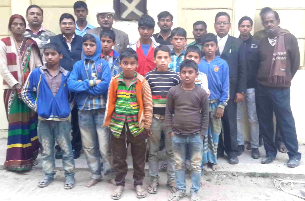 Bhadohi police caught ten child lobur in factory