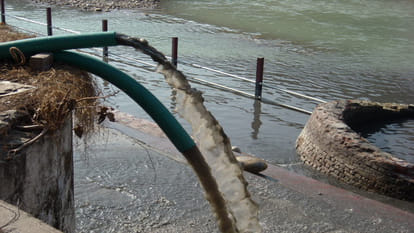 4 million liters sewer water in the Ganga everyday