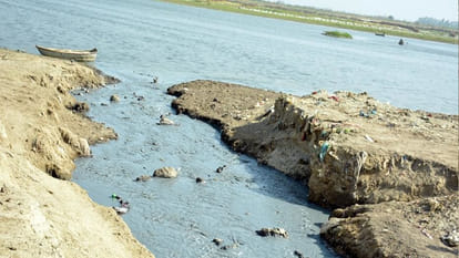 4 million liters sewer water in the Ganga everyday