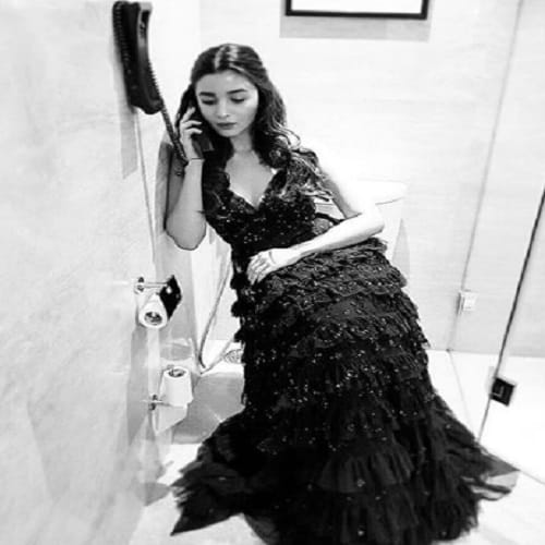 Bollywood actress Alia Bhatt black dress impress everyone at IFFI 2017 