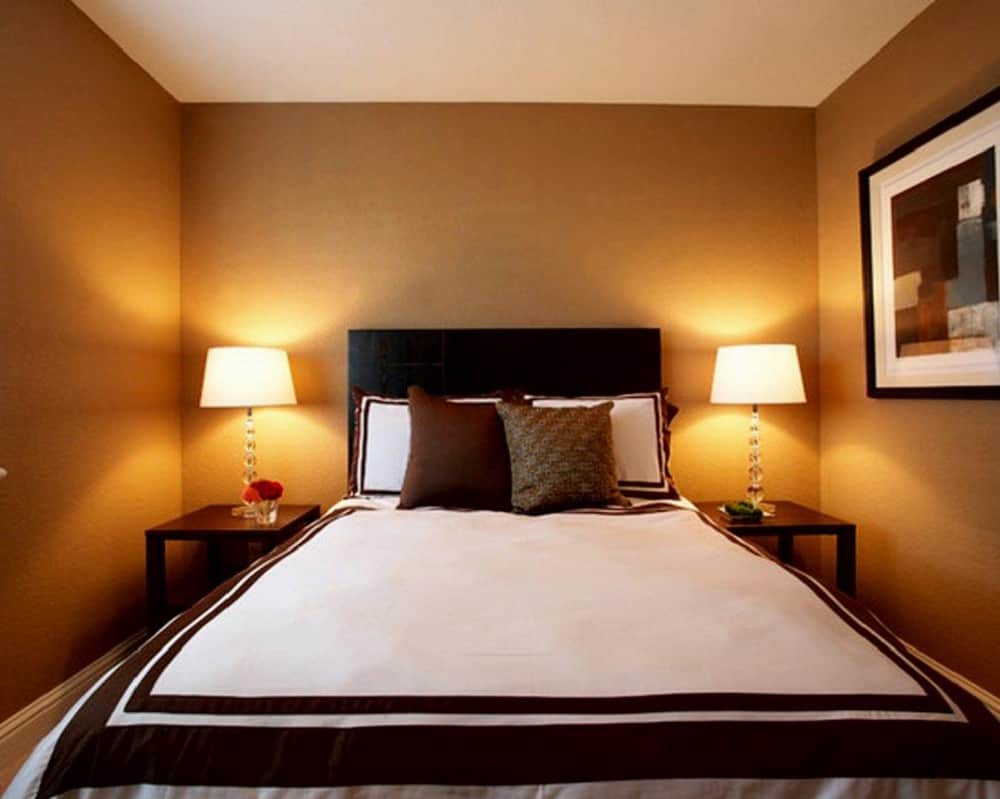 Interesting Reasons why Hotels Use White bed Sheets 