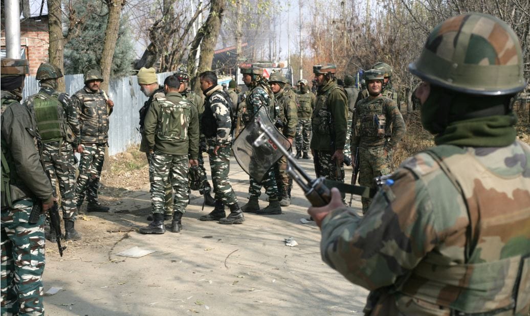Jammu & Kashmir: terrorist attack on police station, no casualties