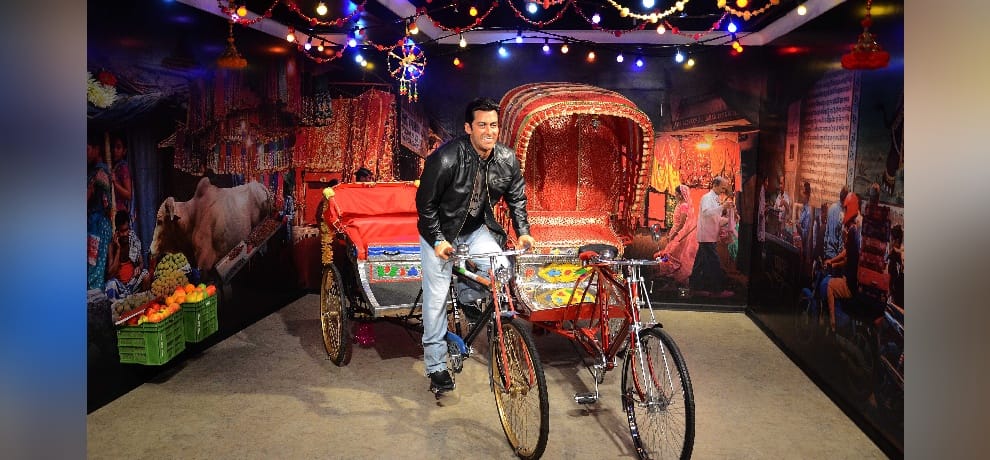in Madame tussaud museum the wax figures wear designer clothes