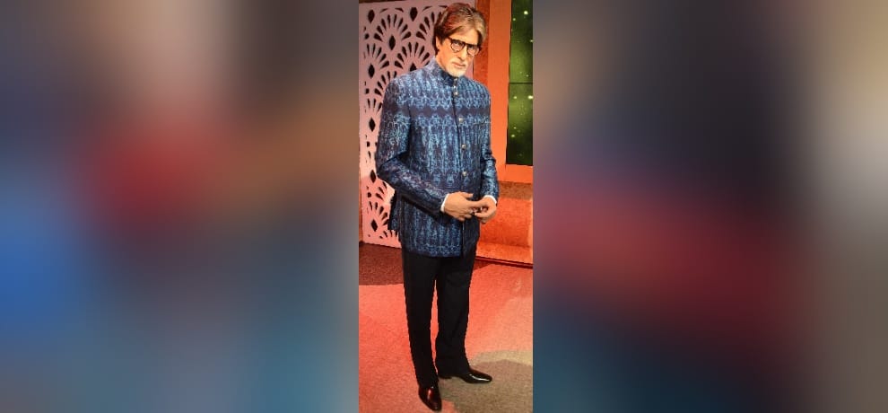 in Madame tussaud museum the wax figures wear designer clothes