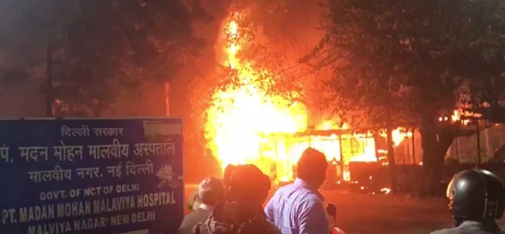 fifteen shops burnt in malviya nagar