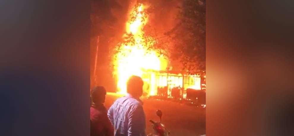 पशुशाला में आग लगने से पांच मवेशियों की मौत