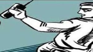 brave daughter beat mobile thief at jaunpur