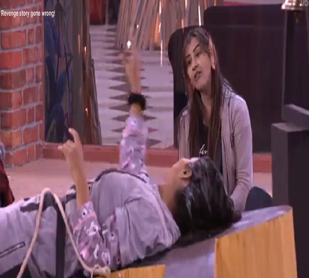 bigg boss 11: shilpa shinde says thanks to vikas gupta for saving her dignity