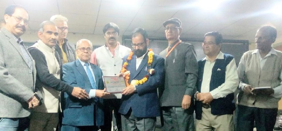 नादौन के कवि को मिला क्रांति धरा साहित्य रत्न सम्मान