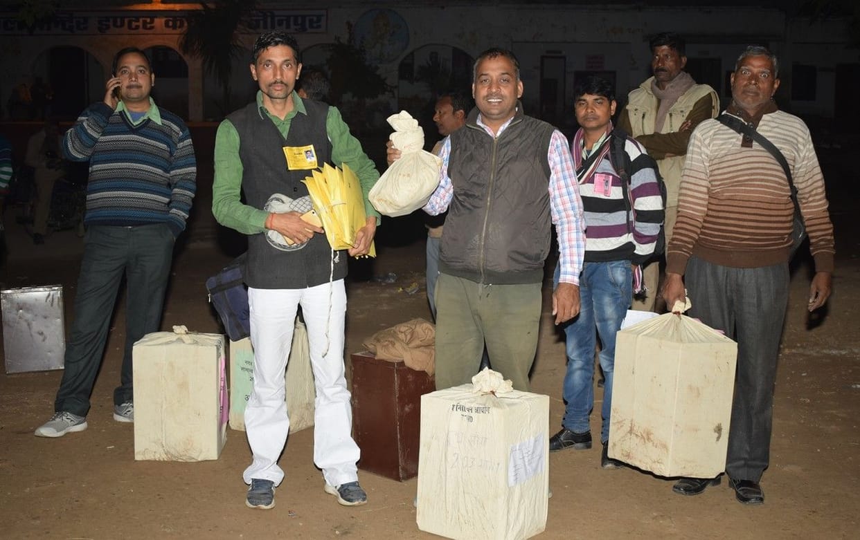 मतदान समाप्त,स्ट्रांग रुमों में पहुंची मत पेटीयां