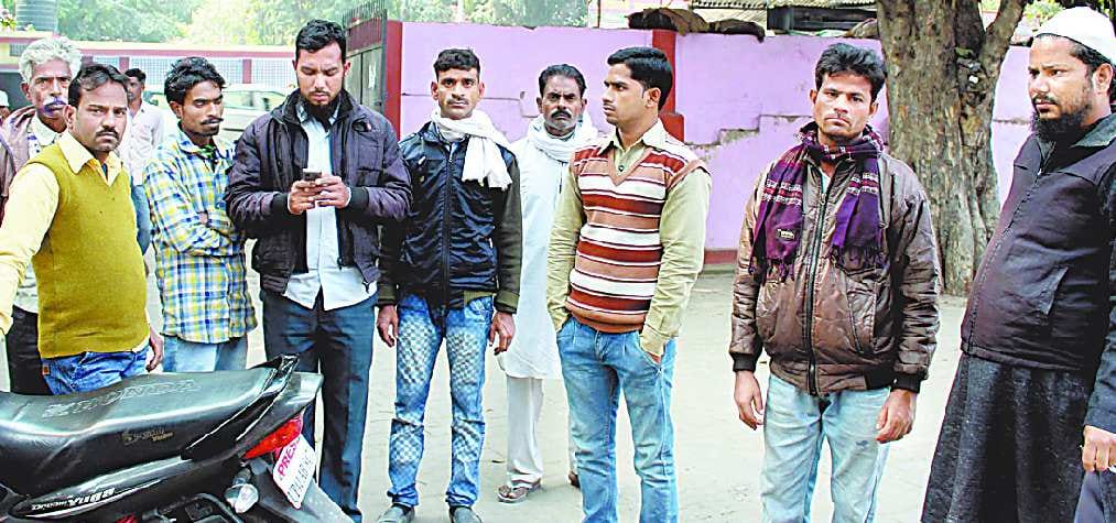 Man found dead on road, fear of murder