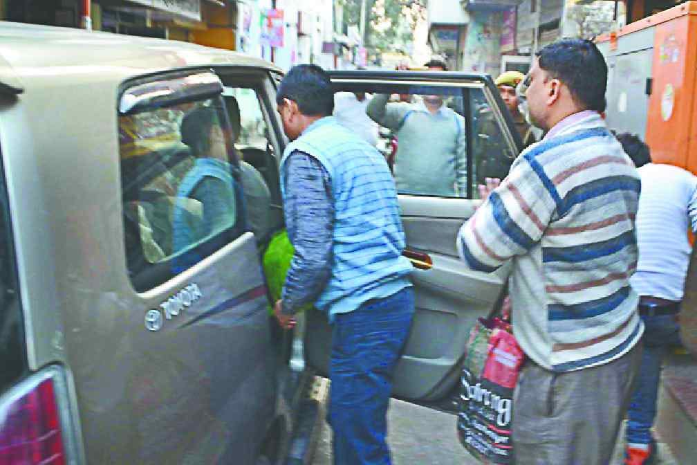 2.35 crore rupees in the trader's house