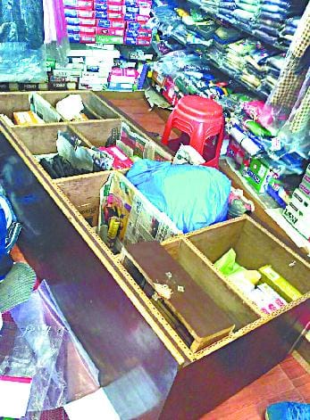 Stolen clothes of 3.5 lakhs from cloth showroom in Civil Lines