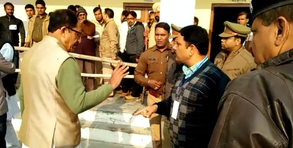 Bijnor including in these districts ruckus at the counting of votes lathicharge