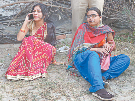  जिला अस्पताल में बिलखते परिजन