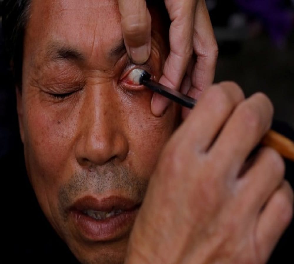 This Chinese barber shaves eye balls give better vision