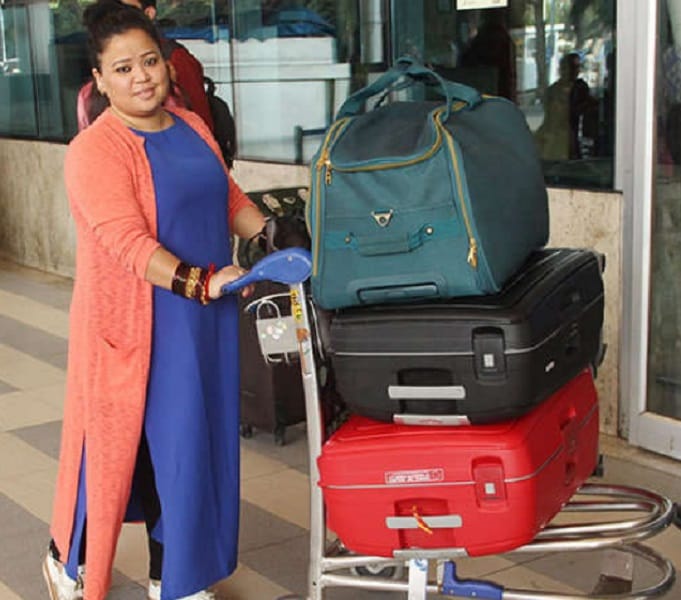 Comedy queen Bharti Singh leaves for Goa spotted at Mumbai airport 